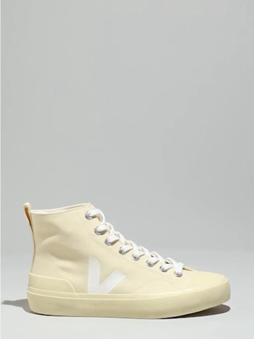 NEW VEJA Watta II High Top Sneakers
